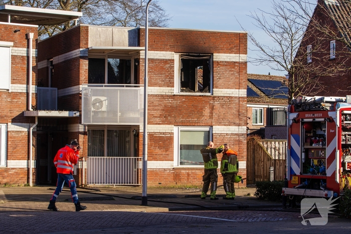 Dode en veel schade na woningbrand