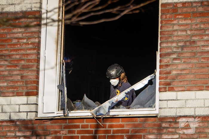 Dode en veel schade na woningbrand