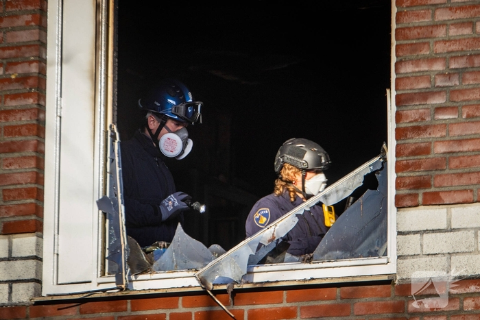 Dode en veel schade na woningbrand