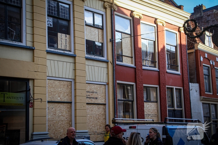 Totale verwoesting na explosies, schade bij daglicht duidelijk te zien