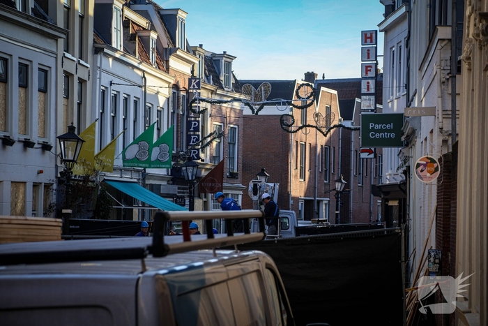 Totale verwoesting na explosies, schade bij daglicht duidelijk te zien