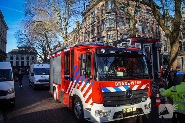 Totale verwoesting na explosies, schade bij daglicht duidelijk te zien