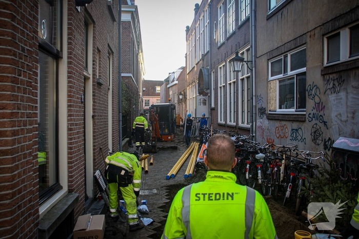 Totale verwoesting na explosies, schade bij daglicht duidelijk te zien