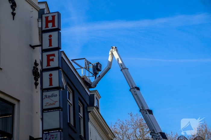 Totale verwoesting na explosies, schade bij daglicht duidelijk te zien