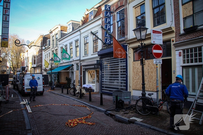 Totale verwoesting na explosies, schade bij daglicht duidelijk te zien