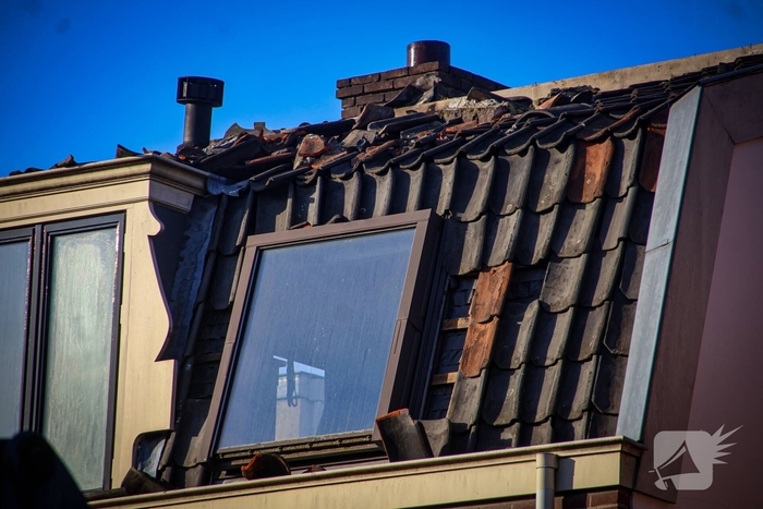 Totale verwoesting na explosies, schade bij daglicht duidelijk te zien