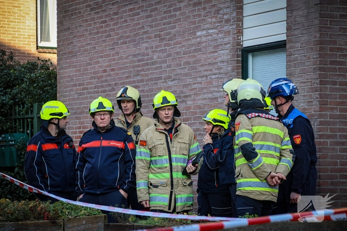 Totale verwoesting na explosies, schade bij daglicht duidelijk te zien