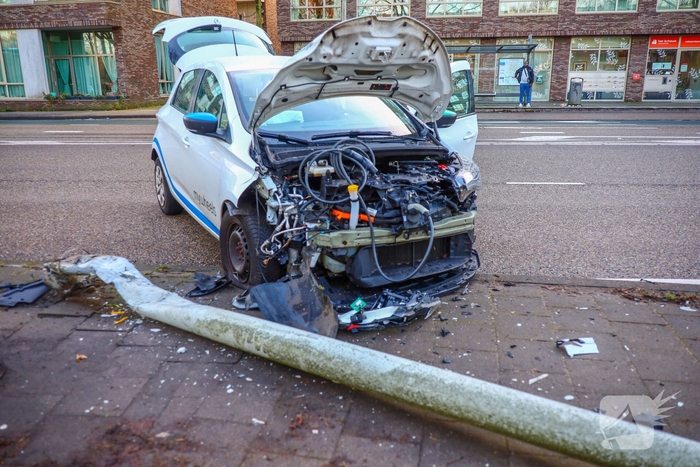 Autobrand na eenzijdig ongeval