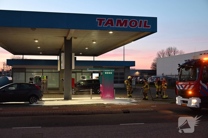 Benzine lekkage bij tankstation