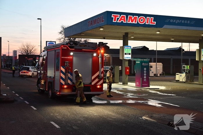 Benzine lekkage bij tankstation
