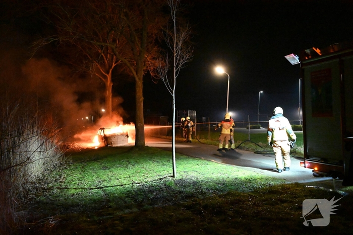 Auto in vlammen opgegaan