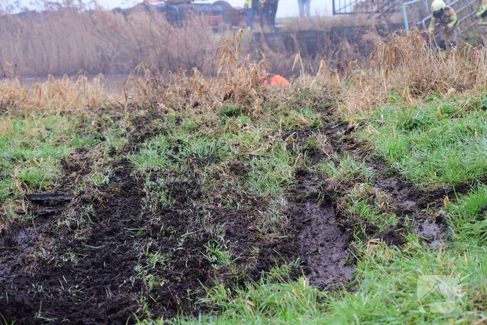 Auto met vier inzittenden belandt in het water