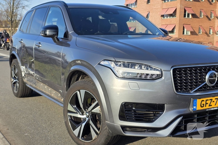 Lantaarnpaal omver na botsing