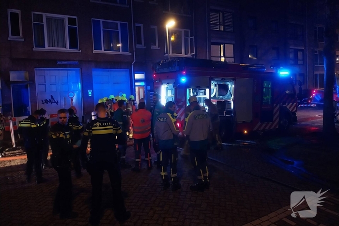 Brandweer schaalt op bij uitslaande woningbrand