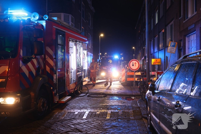 Brandweer schaalt op bij uitslaande woningbrand