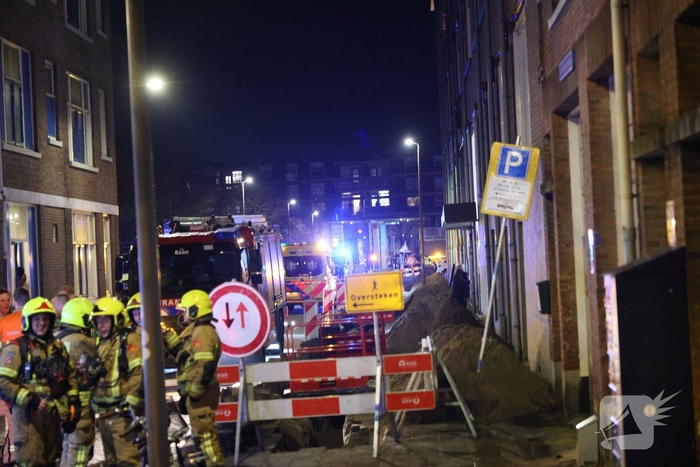 Brandweer schaalt op bij uitslaande woningbrand