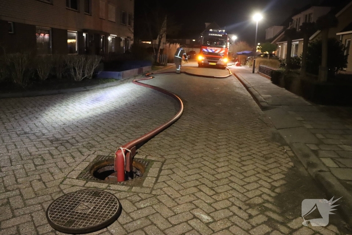 Brandweer onderzoekt chemische lucht in woningen