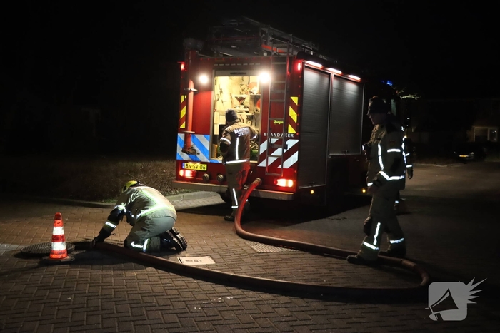 Brandweer onderzoekt chemische lucht in woningen