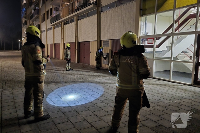Brandweer onderzoekt abnormale rookontwikkeling en damp uit de schoorsteen