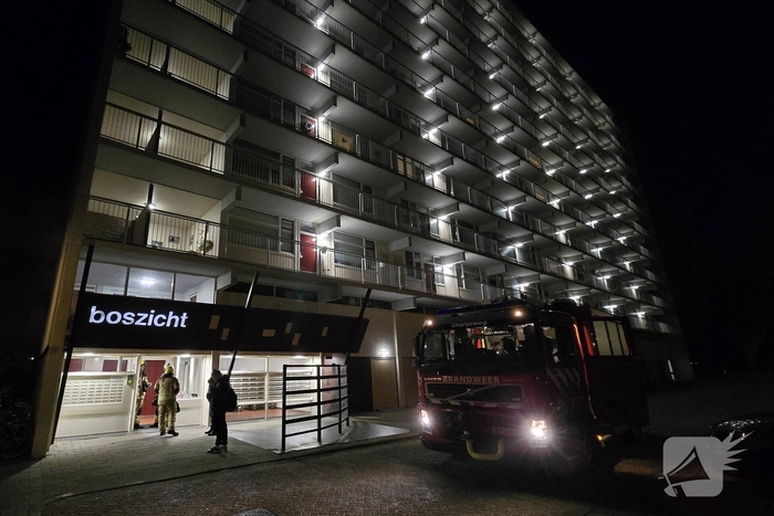 Brandweer onderzoekt abnormale rookontwikkeling en damp uit de schoorsteen