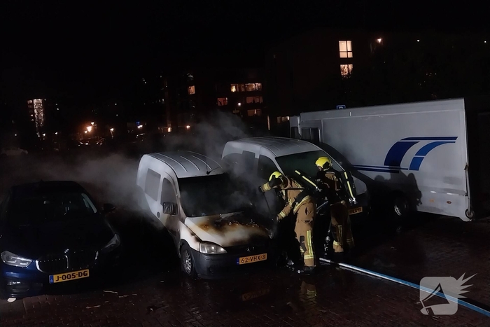 Autobrand leidt tot schade aan voertuigen
