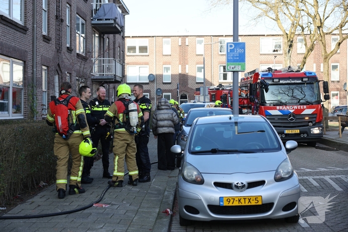 Brand in portiekwoning leidt tot snelle evacuatie