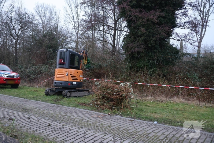 Tientallen vaten ontdekt in bosschages