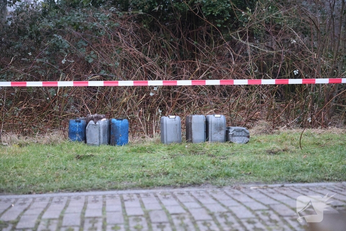 Tientallen vaten ontdekt in bosschages