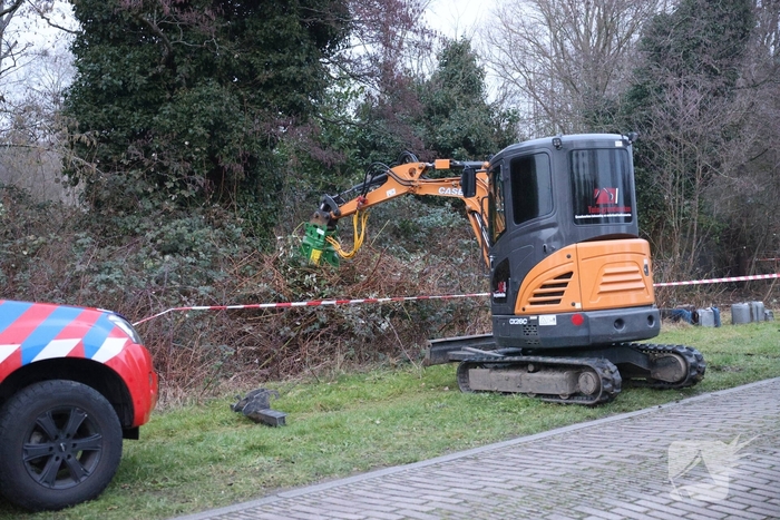 Tientallen vaten ontdekt in bosschages