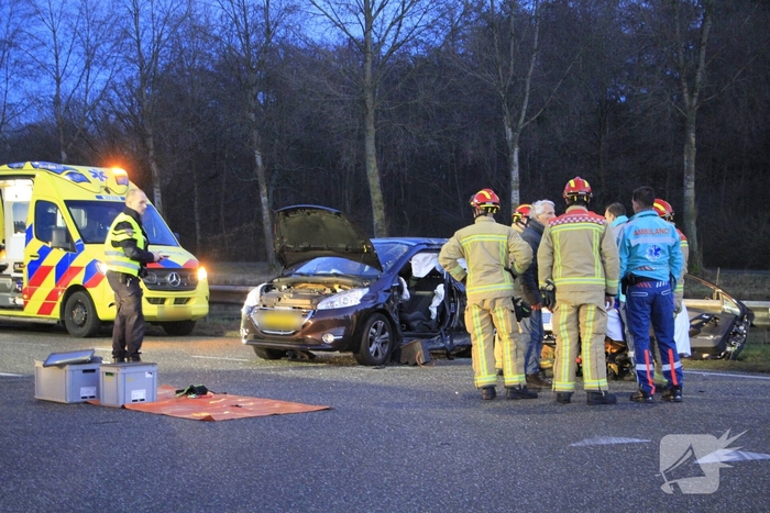 Ongeval tussen vrachtwagen en personenauto leidt tot gewonde