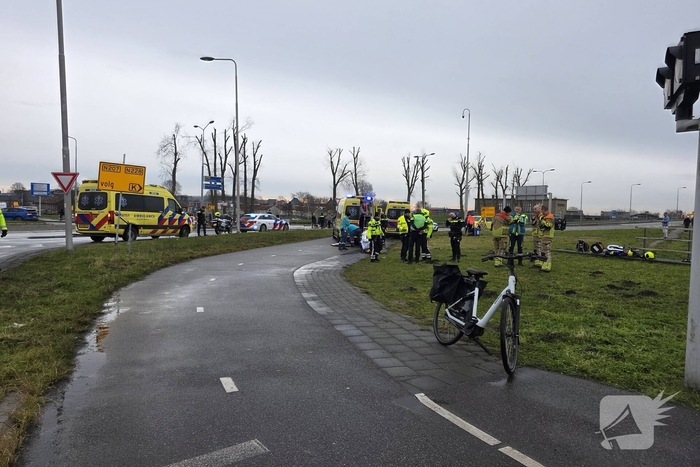 Brandweer redt slachtoffer uit voertuig