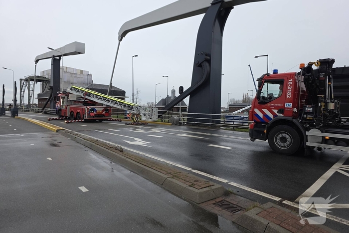 Brandweer redt slachtoffer uit voertuig