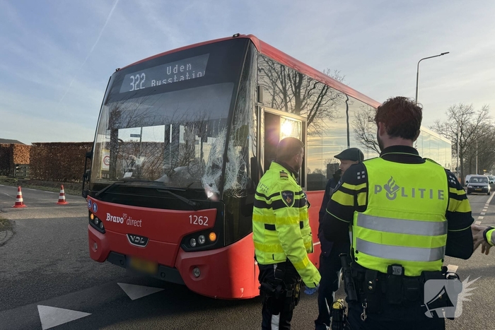 Fietser ernstig gewond bij aanrijding met lijnbus