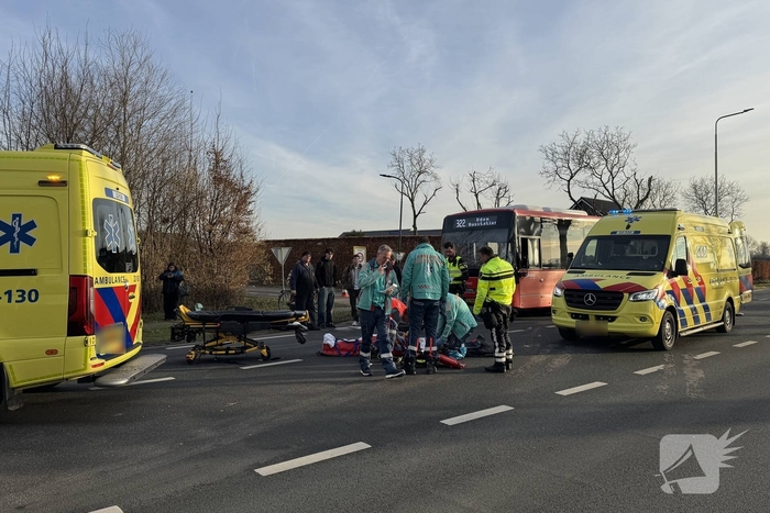 Fietser ernstig gewond bij aanrijding met lijnbus
