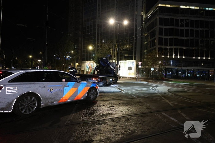 Snelle Audi strandt opnieuw in de modder: déjà vu voor hulpdiensten