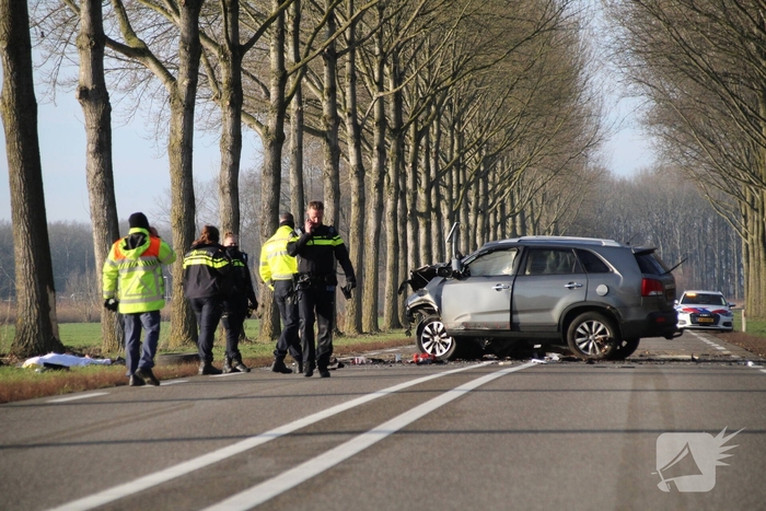 Dodelijk ongeval met auto tegen boom