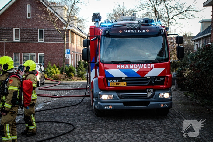 Brand verwoest schuurtje met ontploffende gasflessen