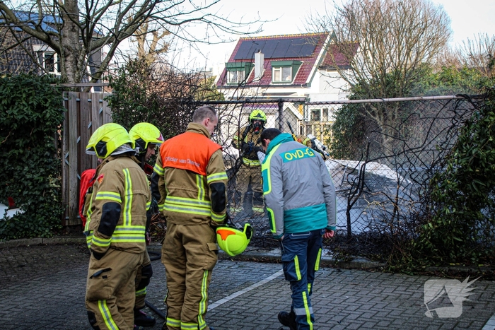 Brand verwoest schuurtje met ontploffende gasflessen