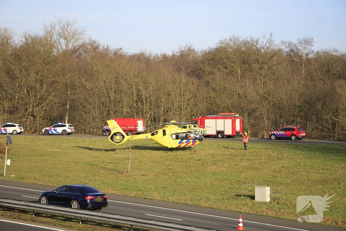Vrachtwagenchauffeur ernstig gewond bij kanteling