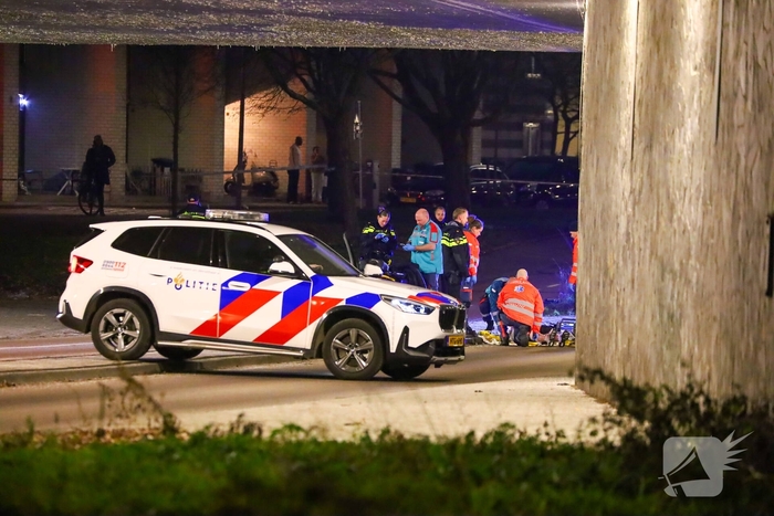 persoon gewond na val van viaduct