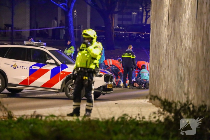 persoon gewond na val van viaduct