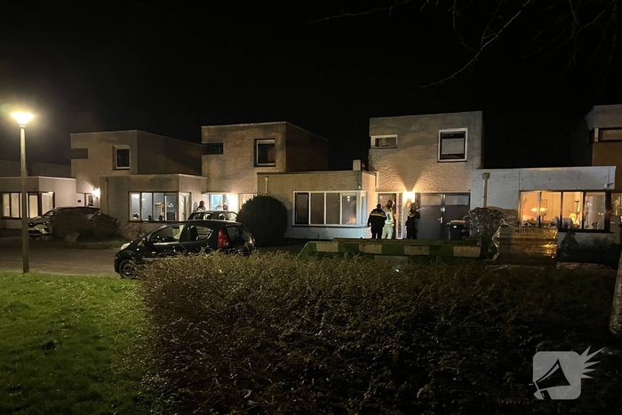 Hulpdiensten verrichten onderzoek bij woningen