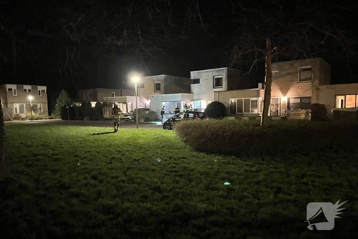 Hulpdiensten verrichten onderzoek bij woningen