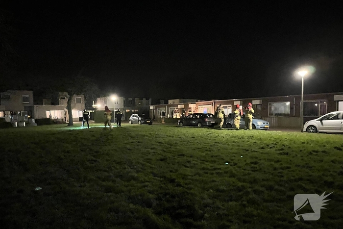 Hulpdiensten verrichten onderzoek bij woningen