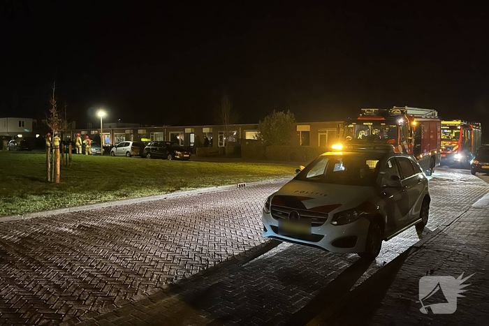 Hulpdiensten verrichten onderzoek bij woningen