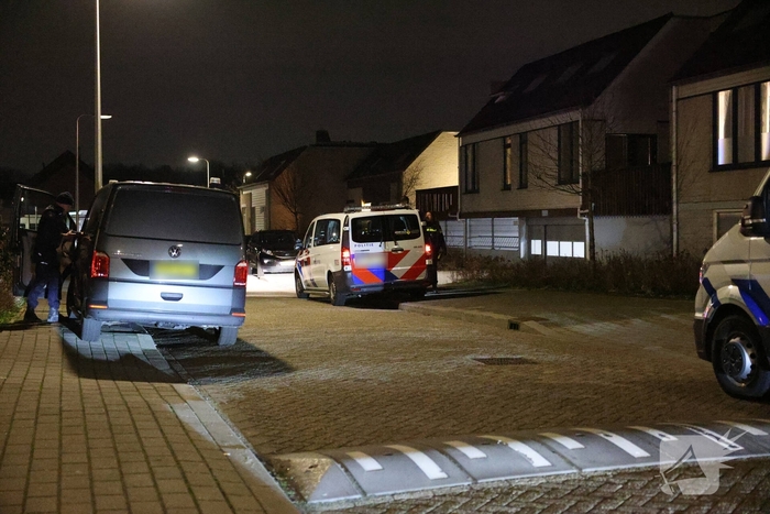 Cobra's en benzine aangetroffen in woning