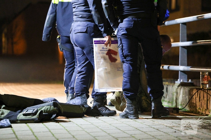 Cobra's en benzine aangetroffen in woning