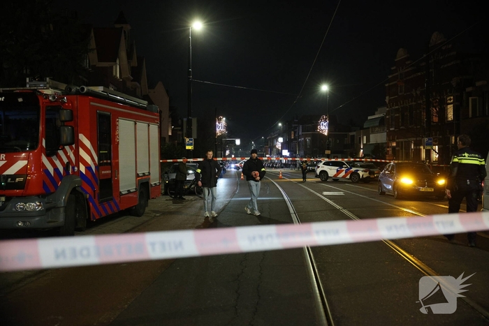 Man valt van dak en raakt ernstig gewond