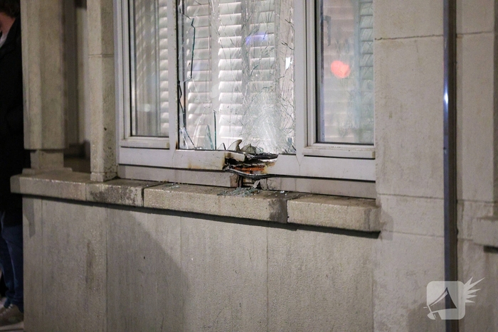 Explosie veroorzaakt brand in woning