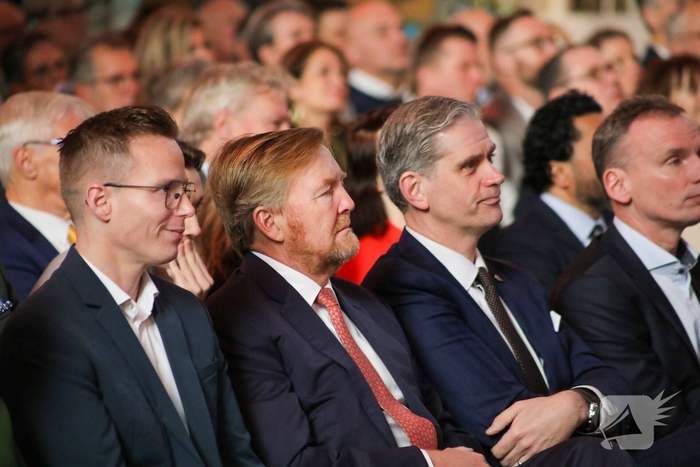 Koning bij viering 25 000ste wens Stichting Ambulance Wens